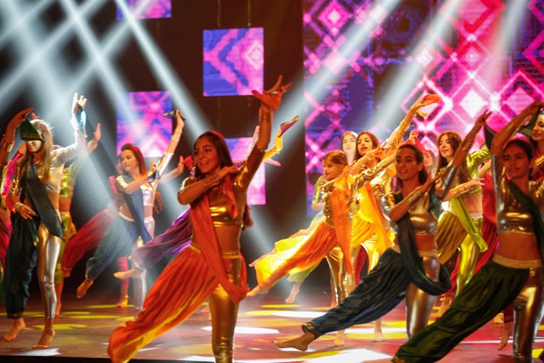 Tribe Dance Hold Your Dream 